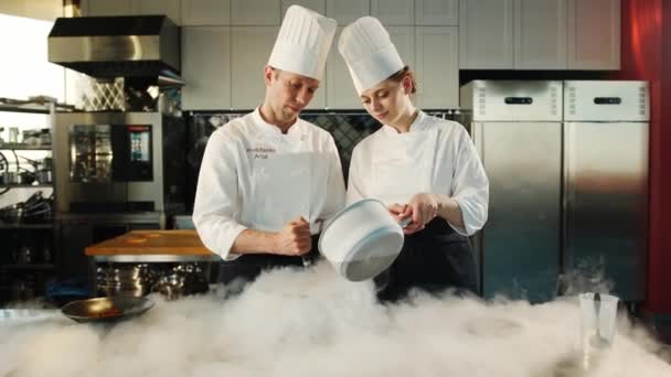 Professional Kitchen Liquid Nitrogen Added Preparation Molecular Dish — Stock Video