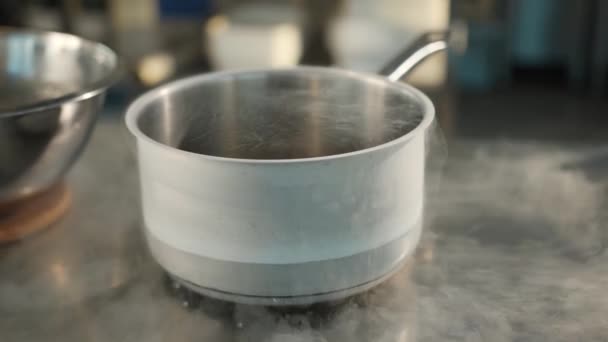 Professional Kitchen Close Liquid Nitrogen Bowl Lots Steam Restaurant Kitchen — Stockvideo