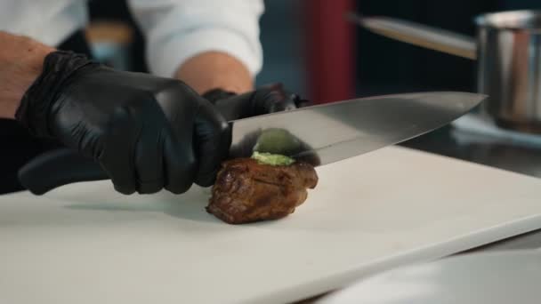 Chef Cuts Filet Mignon Pieces Serving Dish — Vídeos de Stock