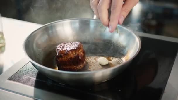 Close Filet Mignon Thyme Being Cooked Frying Pan — Vídeo de stock