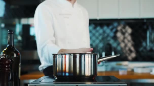 Chef Sets Fire Dish Professional Kitchen Restaurant Process Cooking Food — 图库视频影像