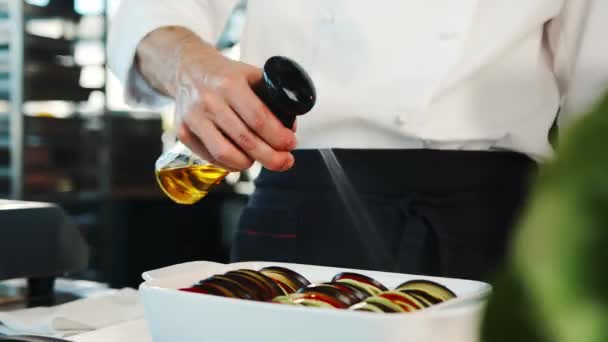 Close Chef Preparing Serve Ratatouille Bowl Process Preparing Food Restaurant — ストック動画