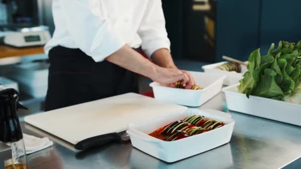 Close Chef Serving Ratatouille Bowl Process Preparing Food Restaurant — 图库视频影像