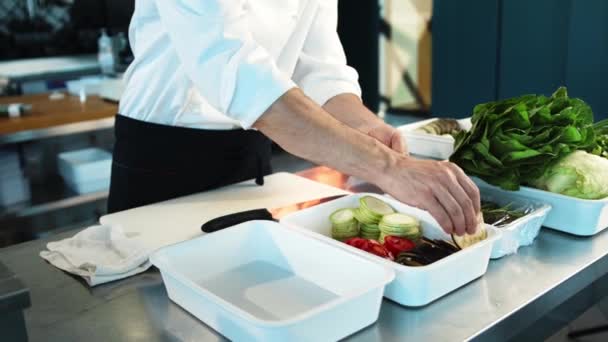 Close Chef Gathers Vegetables Ratatouille Process Preparing Food Restaurant — Stock video