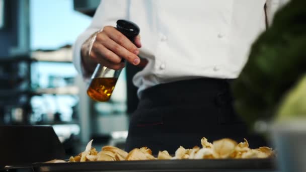Restaurant Kitchen Portrait Male Chef Chef Spray Oil Mushrooms Delicious — Video Stock