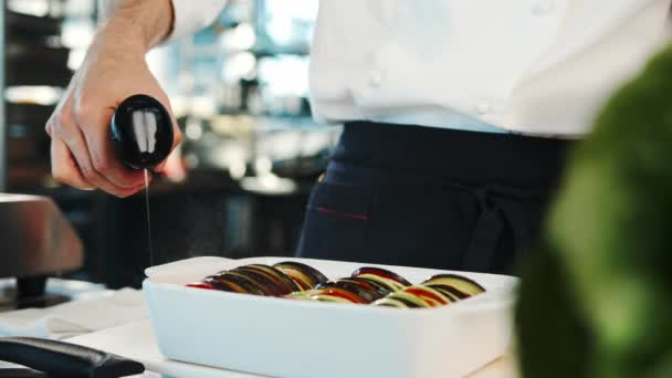 Close Chef Preparing Serve Ratatouille Bowl Process Preparing Food Restaurant — ストック動画