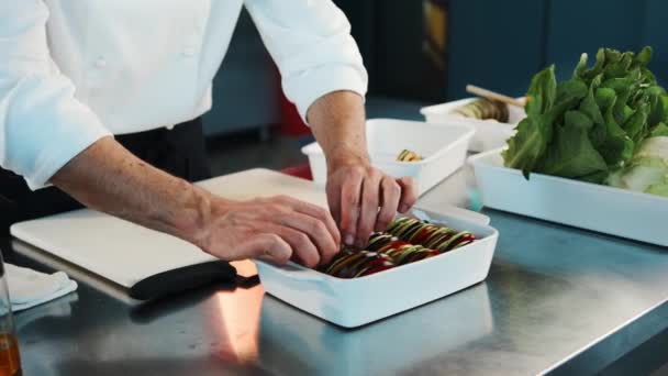 Close Chef Serving Ratatouille Bowl Process Preparing Food Restaurant — Wideo stockowe