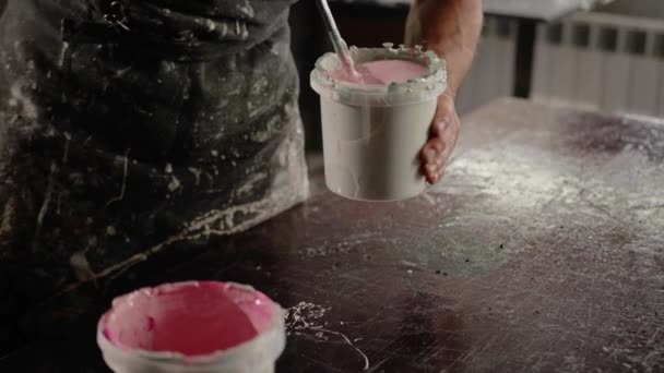 Male Handyman Mixes Paint Can Workshop Sculptor Mixes Resin Paint — Stock Video