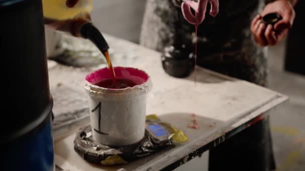 Male Handyman Mixes Paint Can Workshop Sculptor Mixes Resin Paint — Stock video