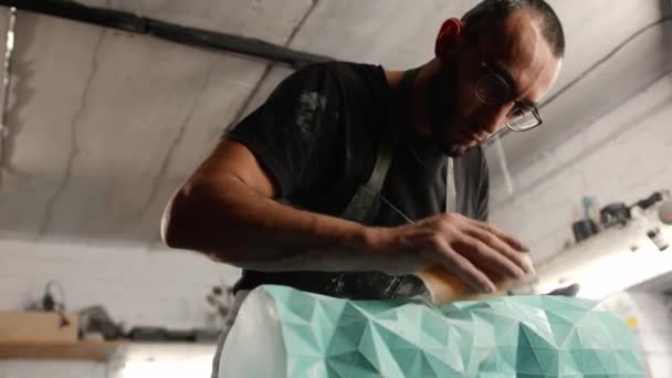 Close Male Artisan Painter Sculptor Wipes Product Puts Things Order — Stock video