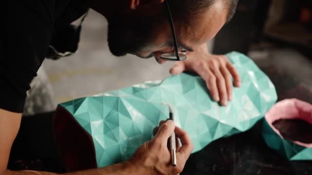 Close Male Artisan Sculptor Applies Solution Paint Putty Product Workshop — Vídeos de Stock