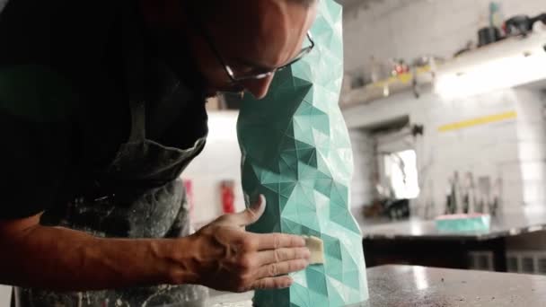 Close Male Artisan Painter Sculptor Wipes Product Puts Things Order — Vídeo de Stock