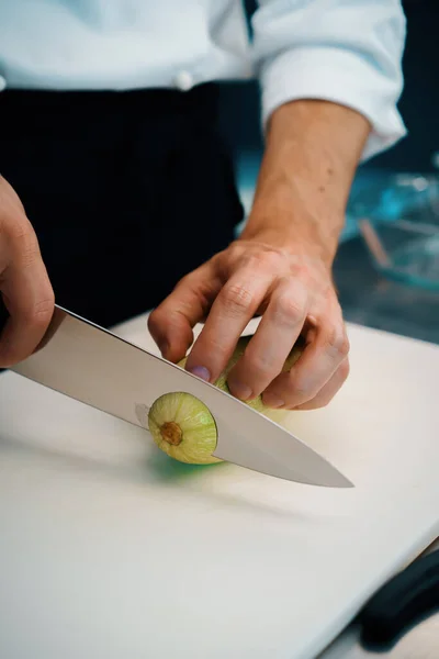 Close Chef Slicing Zucchini Professional Restaurant Kitchen — Stockfoto