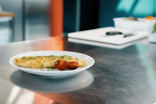 French Omelette Professional Kitchen Restaurant — Stok fotoğraf