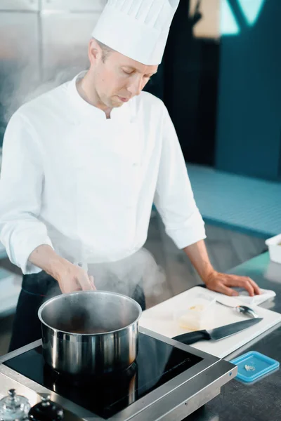 Close Serious Faced Chef Working Professional Restaurant Kitchen — Foto de Stock