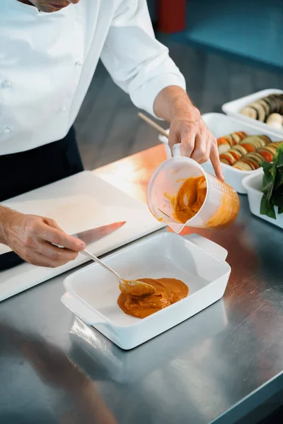 Professional Kitchen Restaurant Close Chef Puts Pumpkin Mushroom Smoothie Baking — ストック写真