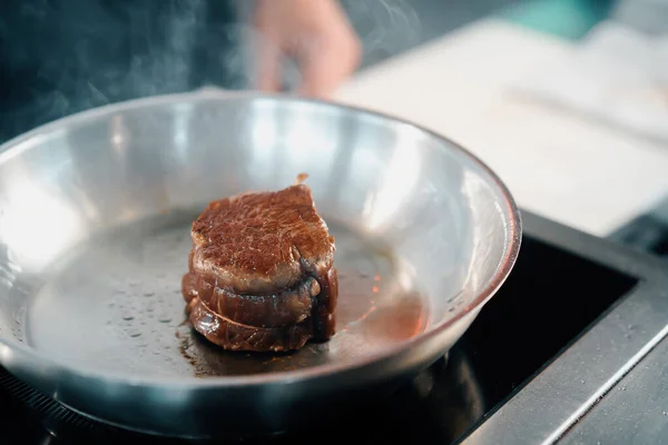 Professional Restaurant Kitchen Close Male Chef Preparing Filet Mignon Frying — Stockfoto