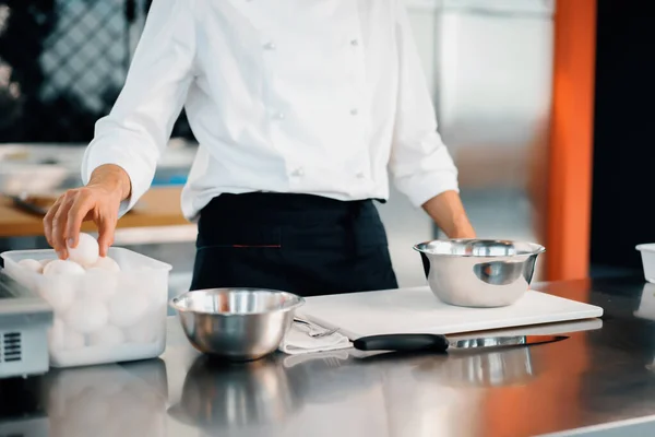 Restaurant Professional Kitchen Chef Prepares Delicious Dish Beats Eggs Bowl — Foto Stock