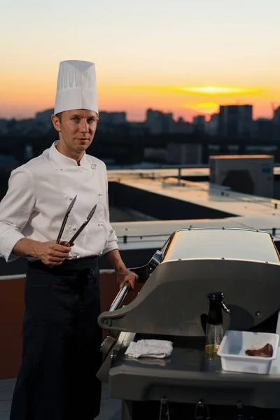 Professional Chef Cooking Bbq Rooftop Sunset — Photo