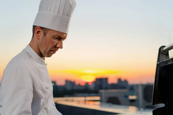 Close Professional Chef Cooking Bbq Rooftop Sunset — Photo