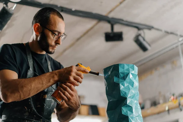 Artisan Sculptor Artist Mixes Using Gas Burner Burning Paint Polymer — 스톡 사진