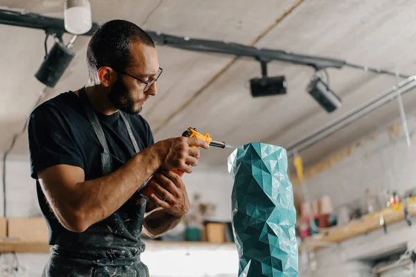Artisan Sculptor Artist Mixes Using Gas Burner Burning Paint Polymer — 스톡 사진