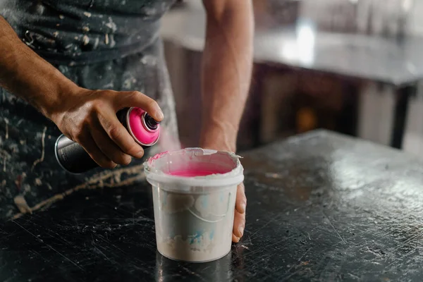 Artisan Artist Mixing Paint His Workshop Pink Paint Paint Mixer — Fotografia de Stock