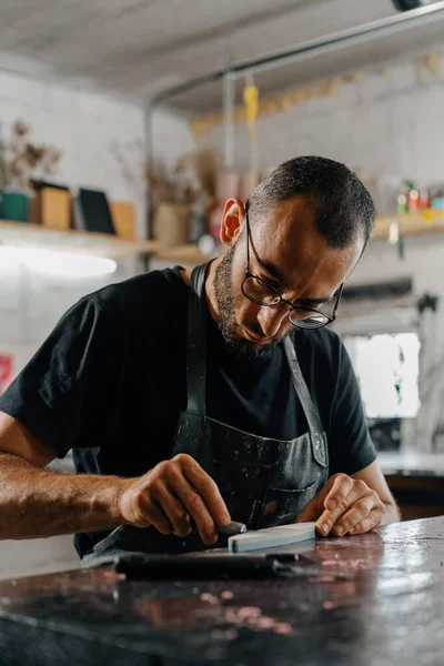 Close Artisan Sculptor Artist Man Work His Workshop — Stockfoto