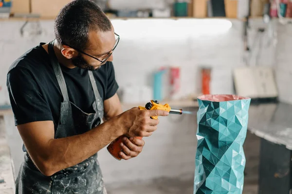 Close Artisan Sculptor Artist Creates Handmade Vase His Workshop — 스톡 사진