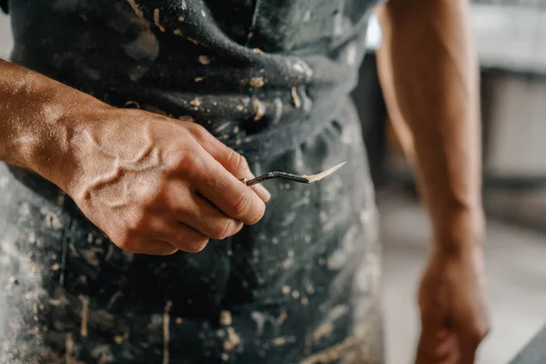 Close Artisan Sculptor Artist Man Holding Mini Spatula — Stok fotoğraf