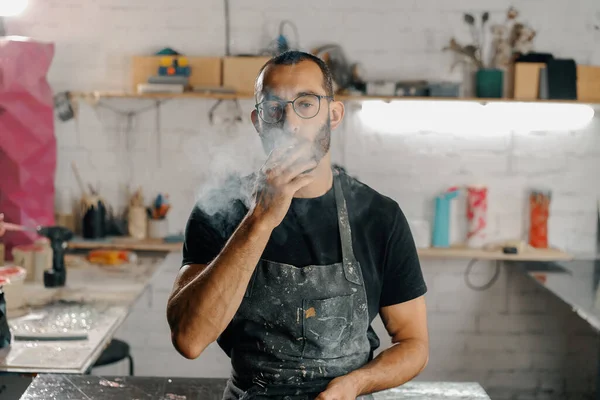 Male Artist Sculptor Artisan Smokes Cigarette Workshop — 스톡 사진
