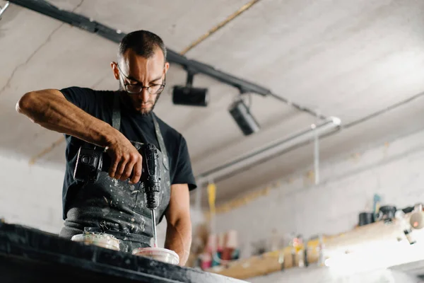 Artisan Artist Mixing Paint His Workshop Pink Paint Paint Mixer — 스톡 사진