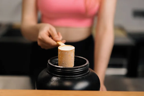 Curvy Women Make Protein Shake Fitness Health Bar Gym — Stockfoto
