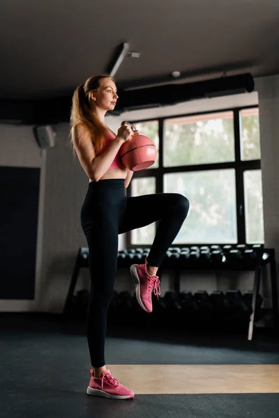 Athletic Woman Doing Exercise Workout Mobility Lunges Kettlebell — 스톡 사진