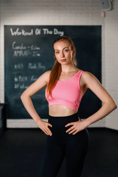 Athletic Woman Posing Showing Her Shape Gym — Foto de Stock