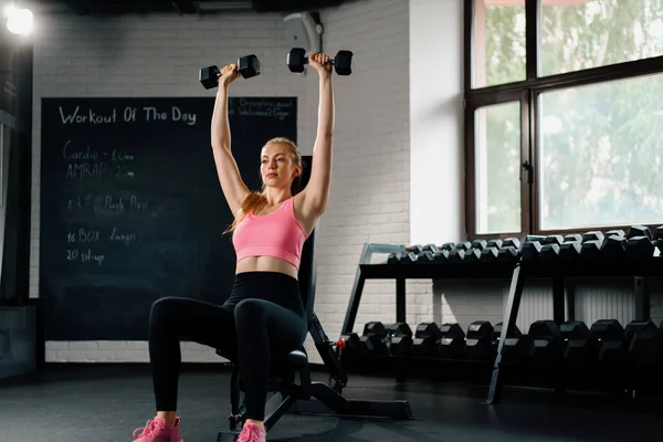 Athletic Build Woman Trains Shoulders Gym Dumbbells — Stockfoto