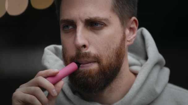 Close Bearded Attractive Man Smoking Electronic Cigarette Street Evening — Αρχείο Βίντεο