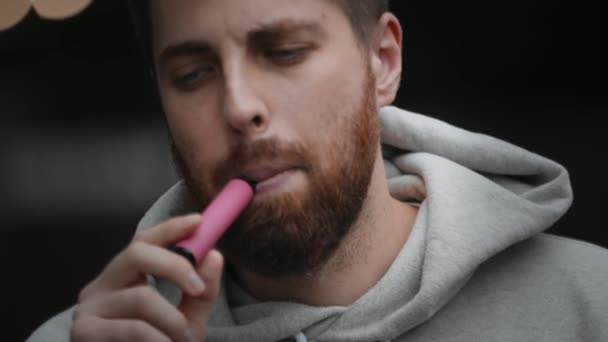 Close Bearded Attractive Man Smoking Electronic Cigarette Street Evening — 图库视频影像