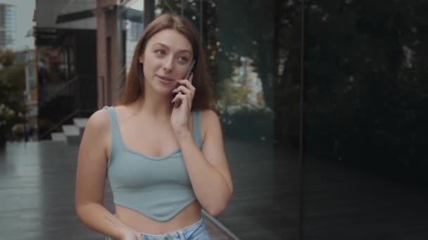 Attractive Girl Walking Street Talking Phone Happy Smiling — 비디오