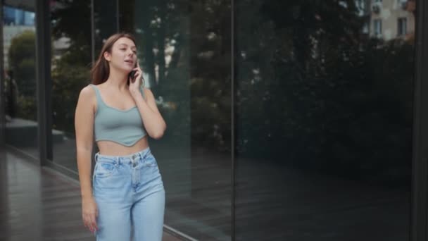 Attractive Girl Walking Street Talking Phone Happy Smiling — стоковое видео