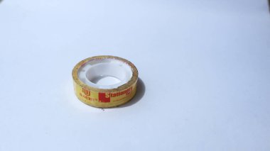 Beyaz arkaplanda şeffaf bant