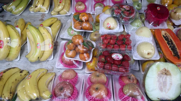 Różne Świeże Owoce Owoce Sprzedawane Sklepie — Zdjęcie stockowe