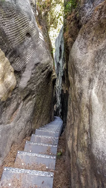 Escadas Estreitas Claustrofóbicas Chamadas Hermansstiege Através Uma Fenda Arenito Ponto — Fotografia de Stock