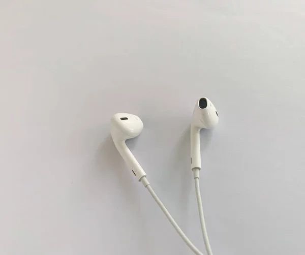 Auriculares Con Fondo Papel Blanco — Foto de Stock