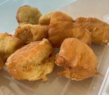 Kızarmış ekmek, Endonezya atıştırmalıkları, genelde sabahları yol kenarında satılır.