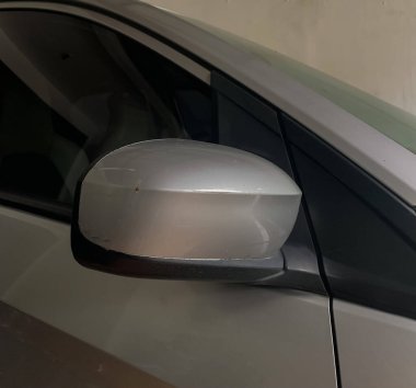 Gri araba sağ dikiz aynası