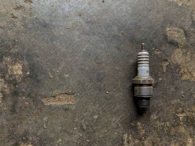 Kullanılmayan bujiler çünkü hasarlılar