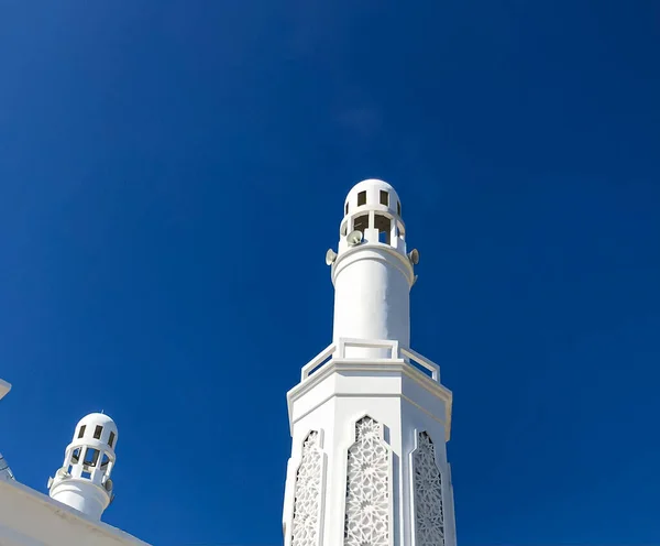 Minatet Alb Moschee Backgroud Albastru Cer — Fotografie, imagine de stoc