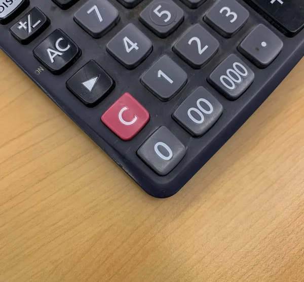 Калькулятор Столе Числами Белом — стоковое фото