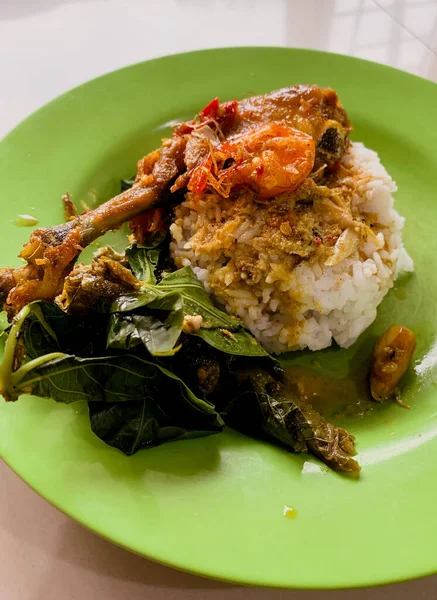 Padang Mat Med Stekt Kyckling Och Kassava Blad West Sumatra — Stockfoto